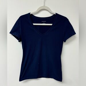 Banana Republic V-Neck Short Sleeve T-Shirt in Blue, Size S‎